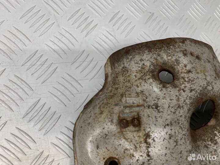 Б/У тепловой экран выпускного коллектора (защита)