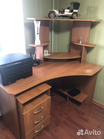 Компьютерный стол