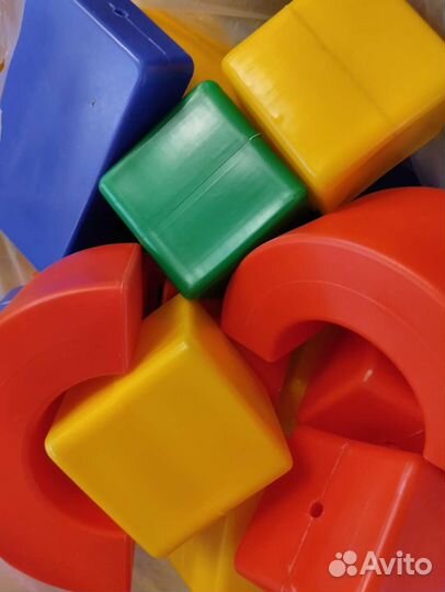 Пластиковые шарики, кубики