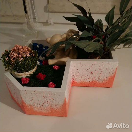 Подарок девушке. Кашпо с искуственными цветами
