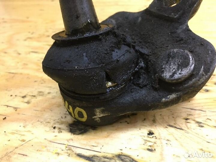 Шаровая опора передняя правая Toyota Corona Premio