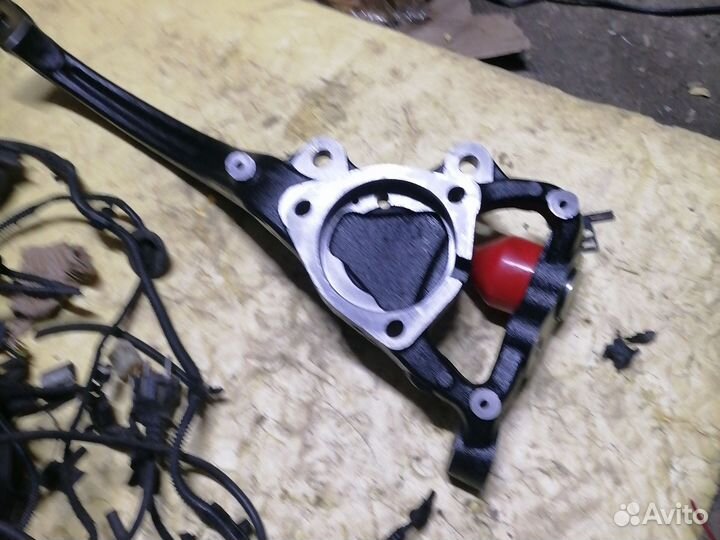 Поворотный кулак RWD Dodge Challenger LC