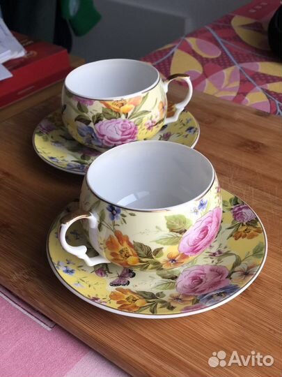 Чайные чашки с блюдцами фарфоровые