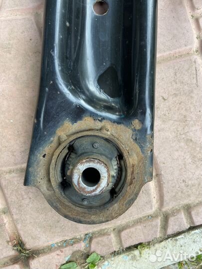 Рычаг подвески передний нижний Nissan