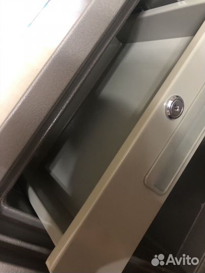 Сейф металлический