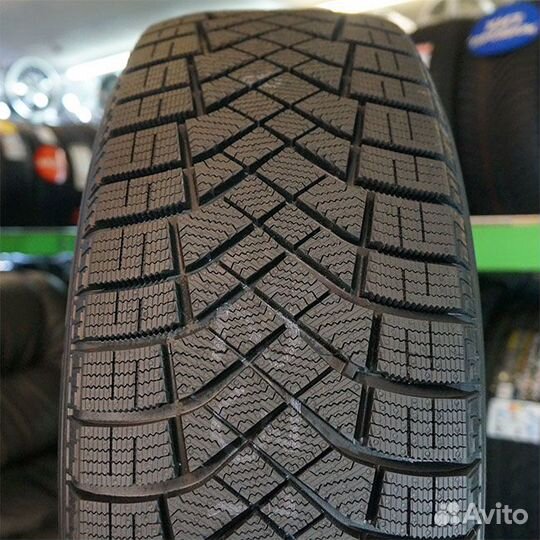 Pirelli Ice Zero FR 255/50 R20