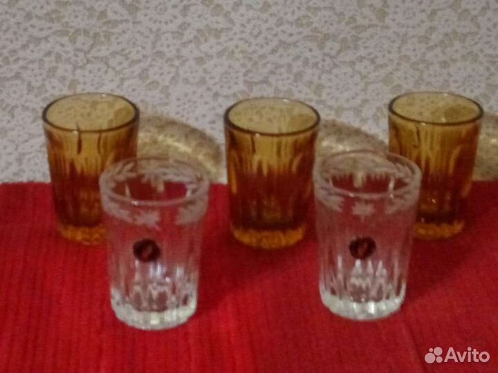 Стопки. стаканы янтарные.цветное стекло СССР