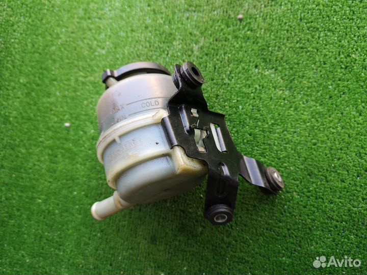 Бачок гур на Toyota Camry V40 2006-2011