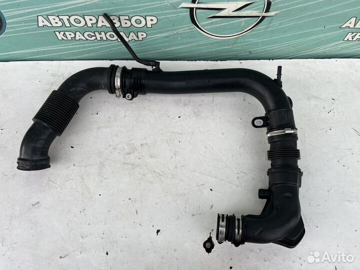 Патрубок воздушного фильтра Ford Focus 3/1.0L