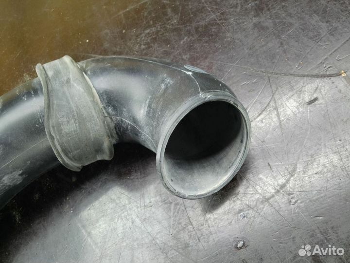 Патрубок воздушного фильтра 7L6129752A 3633