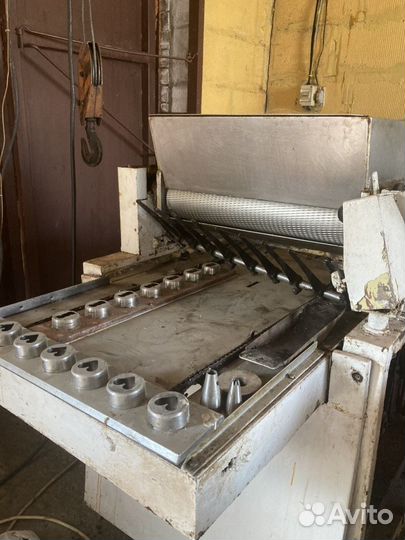 Формовочная машина для пр-ва овсяного печенья