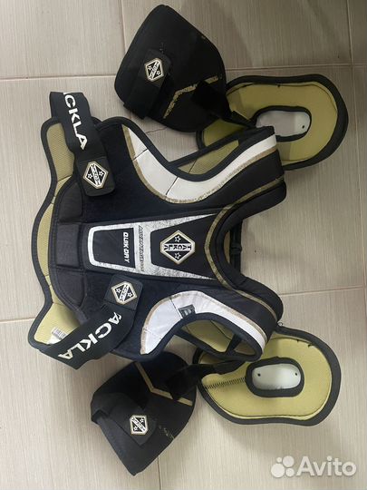 Нагрудник хоккейный sr m