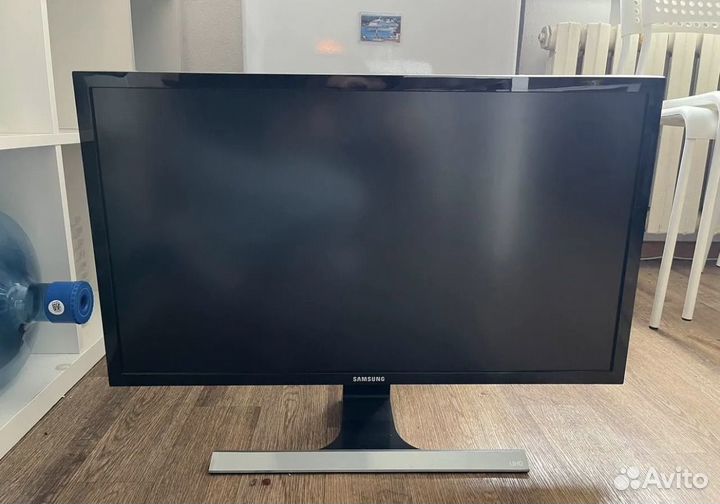 Монитор 4К 27 дюймов Samsung