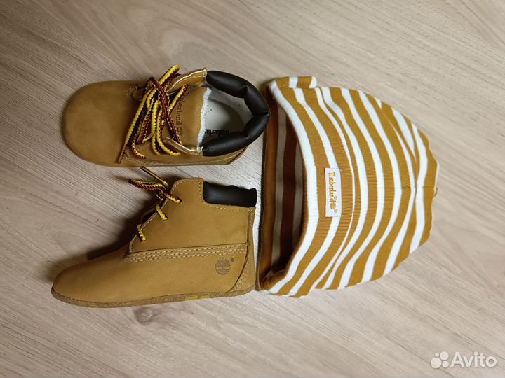 Шапка и ботиночки Timberland 9-12м