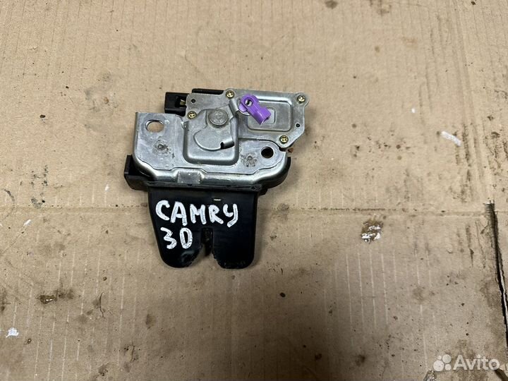 Замок багажника Toyota Camry V30