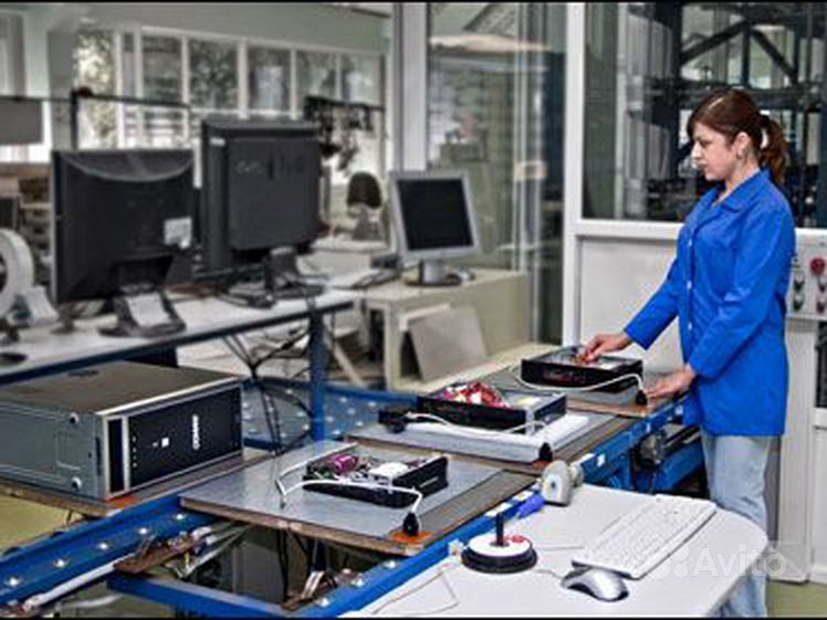 Конвейер на заводе. Компьютерная техника аквариус. Что производит пк. Компьютер на заводе. Что производит пк.