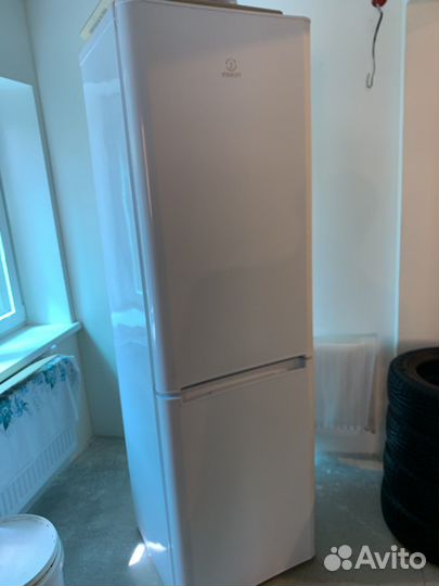 Холодильник Indesit BIA20