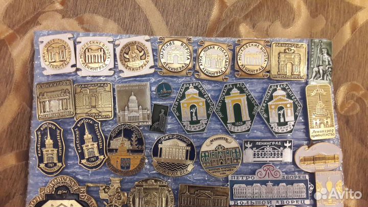 Значки Петербурга, пригородов, памятники, гербы