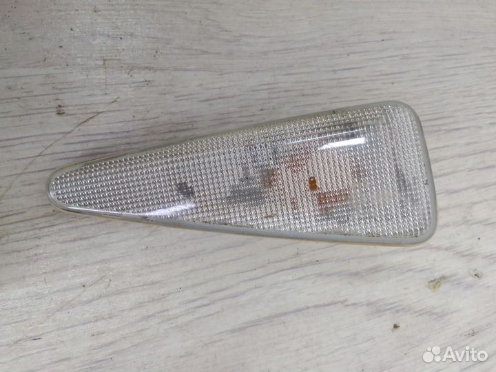 Повторитель поворотника в Крыло в Зеркало Renault