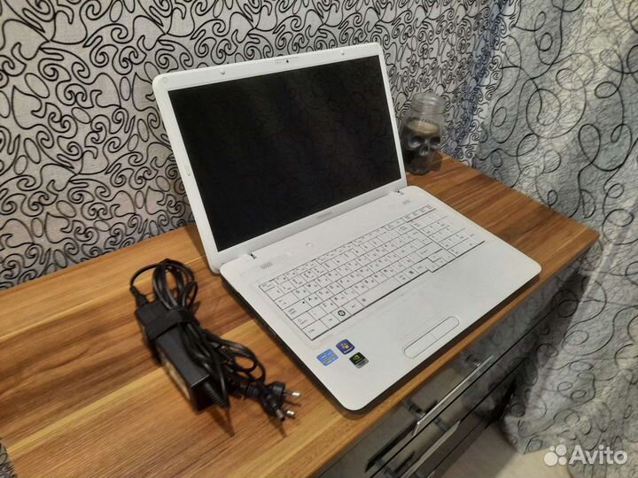 Мегамощный Toshiba 17.3/SSD/8gb озу/Видеокарта/i3
