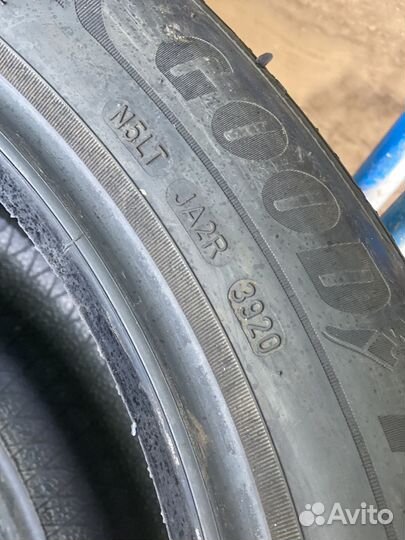 Goodyear EfficientGrip Performance 215/50 R19