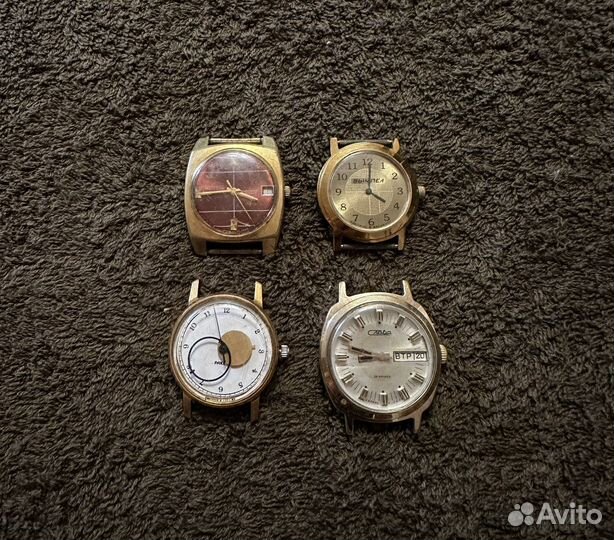 Позолоченные наручные часы на ходу