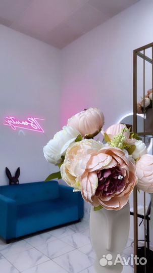 Искусственные пионы и вазы в наличии