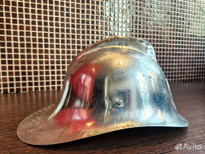 Шлем каска пожарного