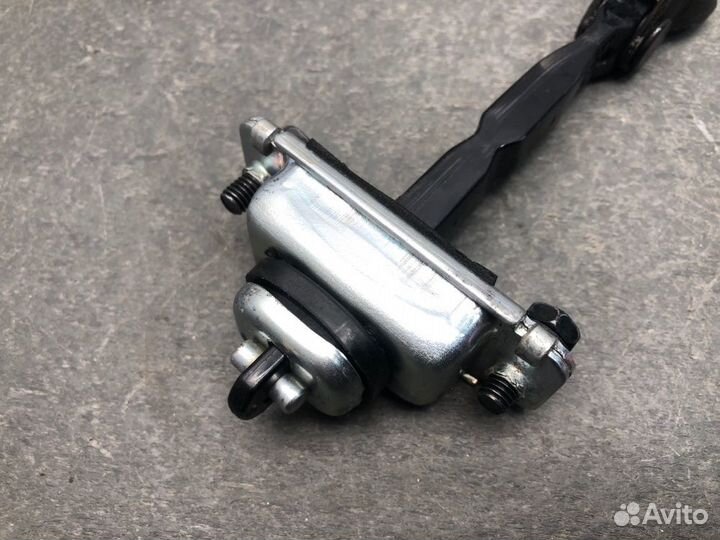 Ограничитель двери передний правый Daewoo Gentra