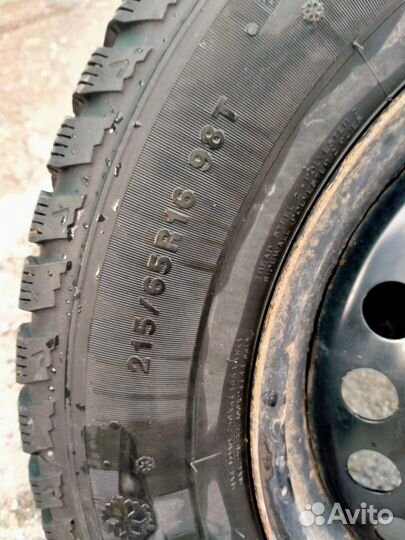 Kumho I'Zen KW22 215/65 R16 98T