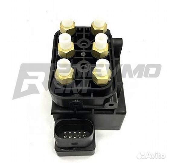 Блок клапанов пневмоподвески Audi Q7