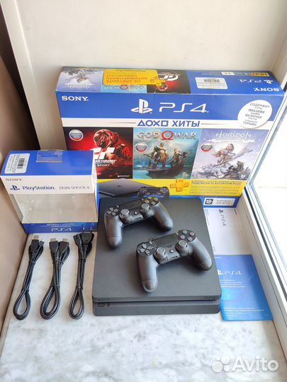 Sony PS4 Slim + игры + 2 геймпада