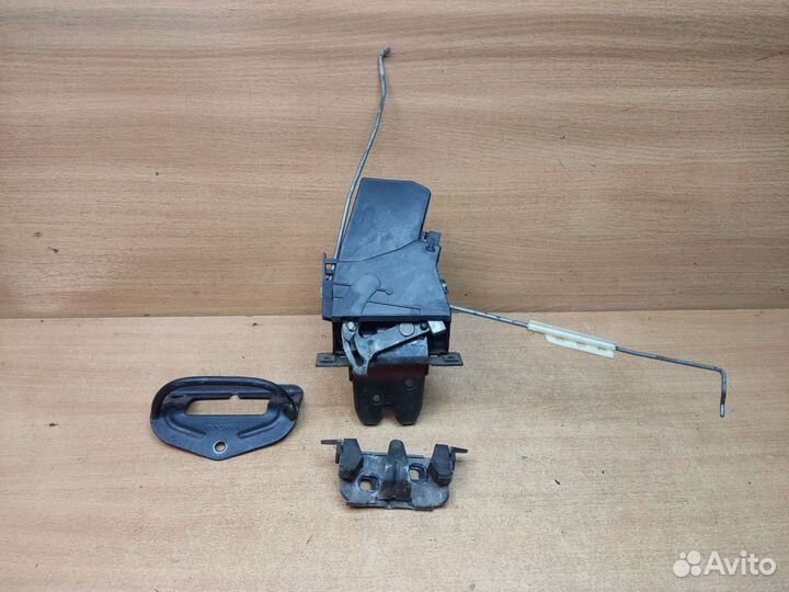 Замок крышки багажника, Volvo 850