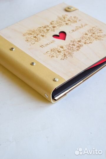 Свадебный фотоальбом из дерева и кожи