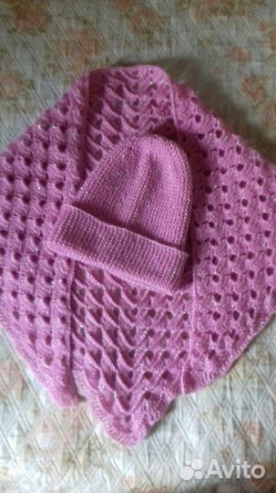 Шапочки ручной работы.При покупки комплекта подаро
