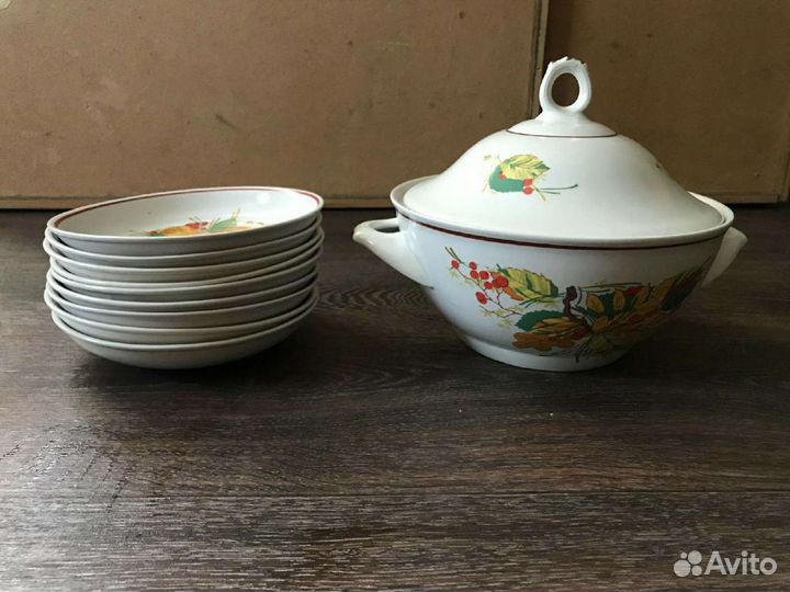 Супница и тарелки