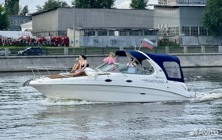 Аренда яхты катера в центре Москвы