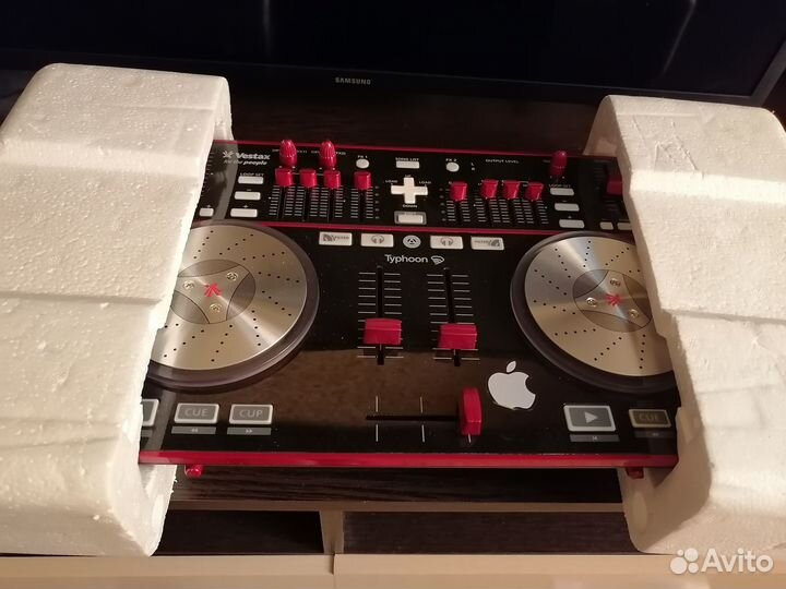 GJ контроллер Vestax Typhoon