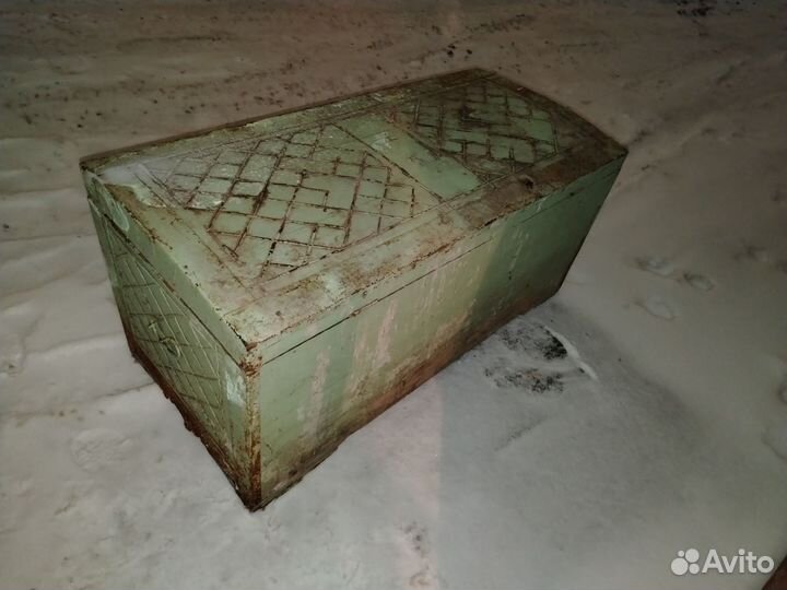 Сундук старинный