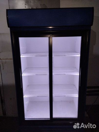 Холодильный шкаф витрина