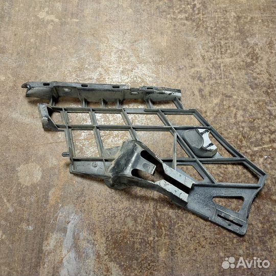 Кр-н бампера лев MB W246 11-15 Оригинал