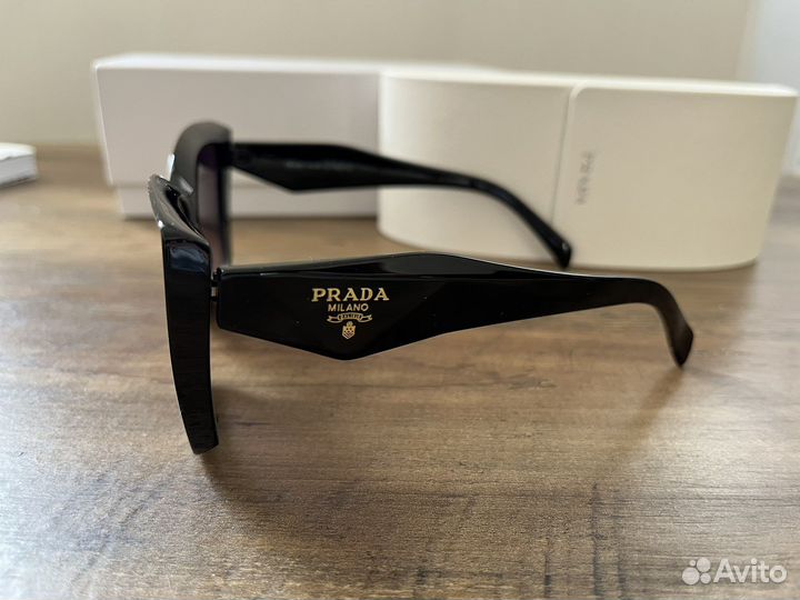 Очки prada