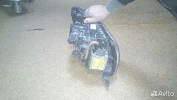 Фара левая Infiniti QX4