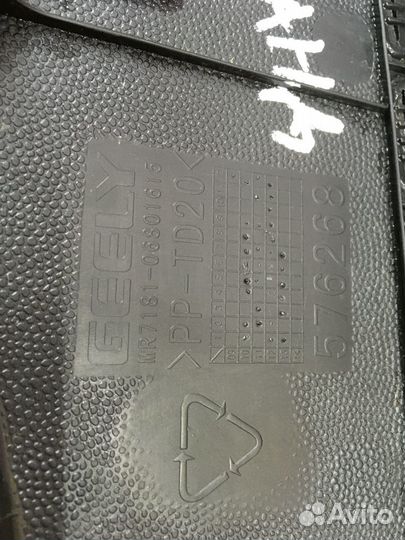 Жабо Решётка под лобовое стекло Джили Эмгранд ес7