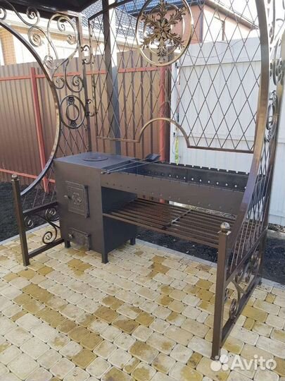 Мангал с крышей