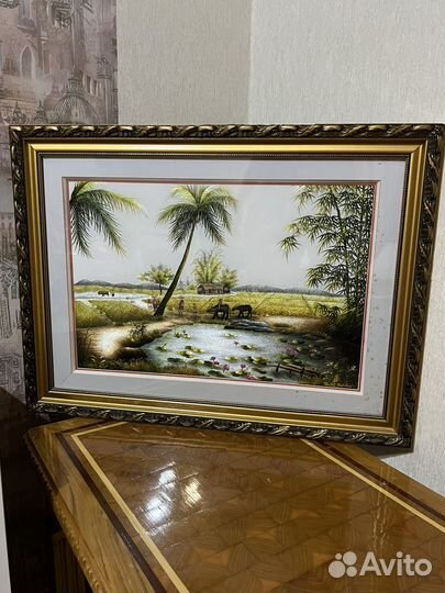 Картина вышита шелком