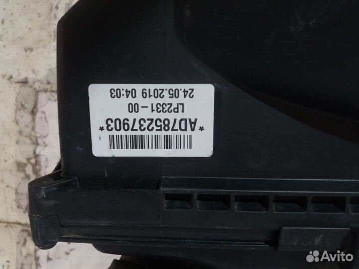 BMW F90 Корпус воздушного фильтра Правый 25290