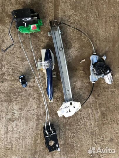 Стеклоподъемник передний прав Kia Rio 3