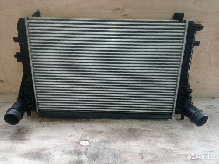 Радиатор интеркулера Volkswagen Passat B7