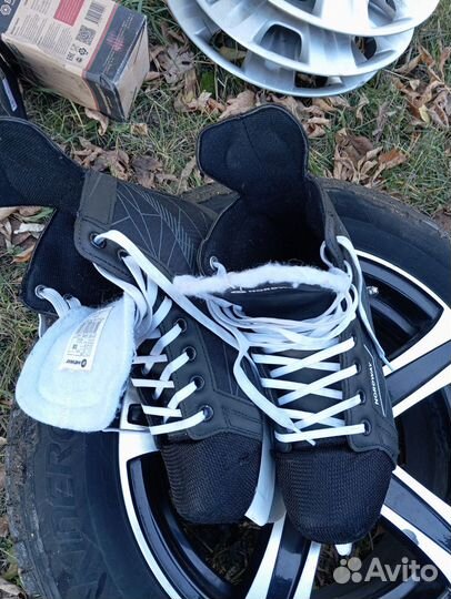 Коньки хоккейные